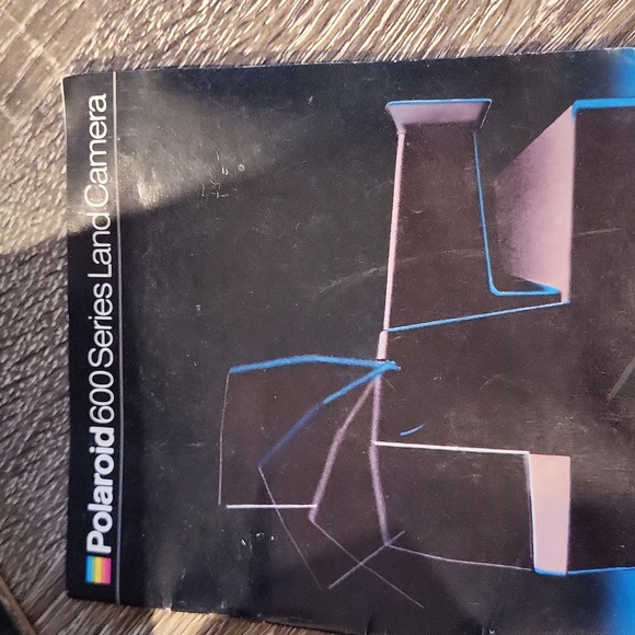 Polaroid 600 Series Camera - Picture 3 of 9